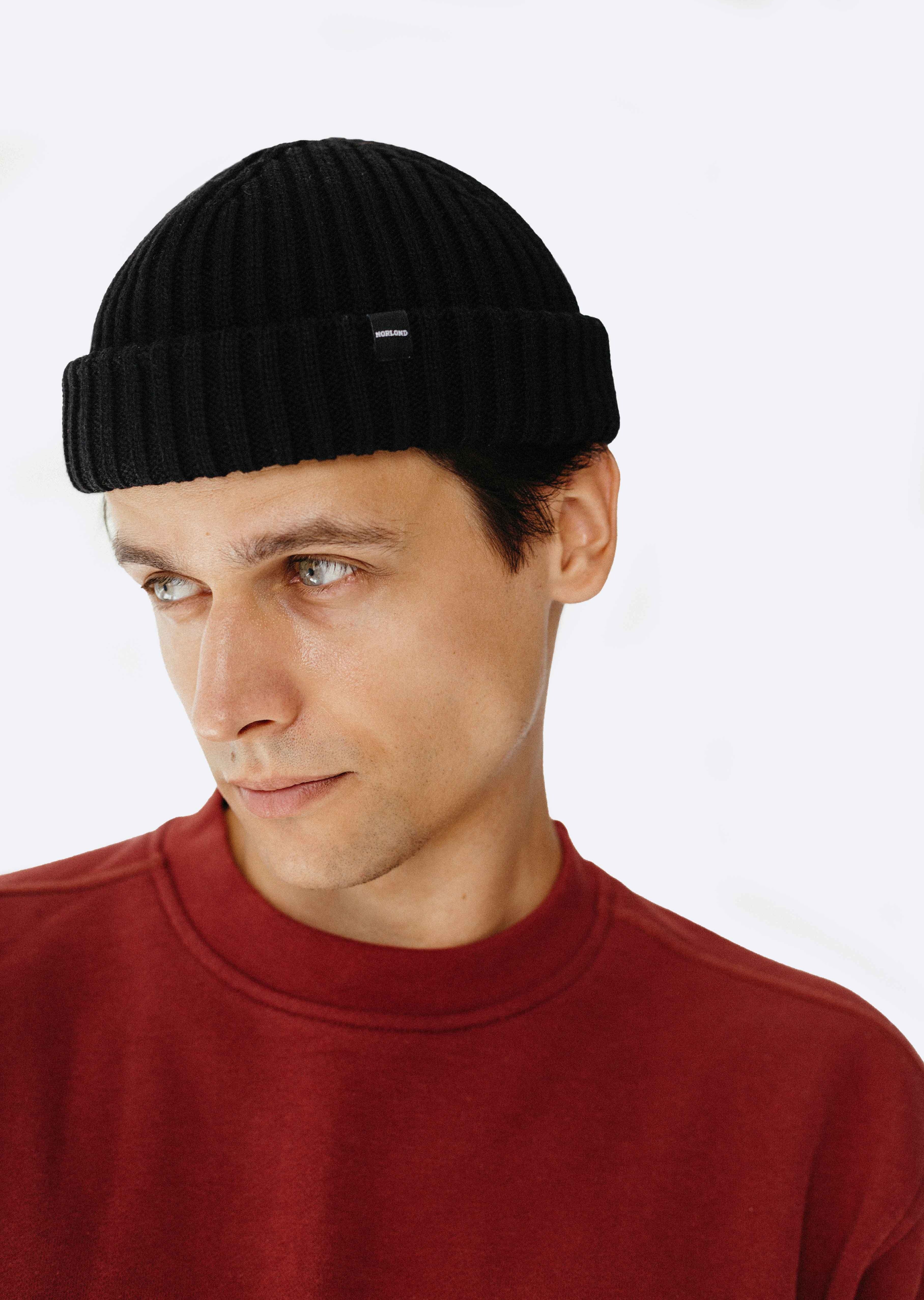 Male model wearing a Norlond black fisherman beanie